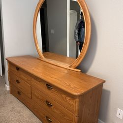  Dresser with mirror