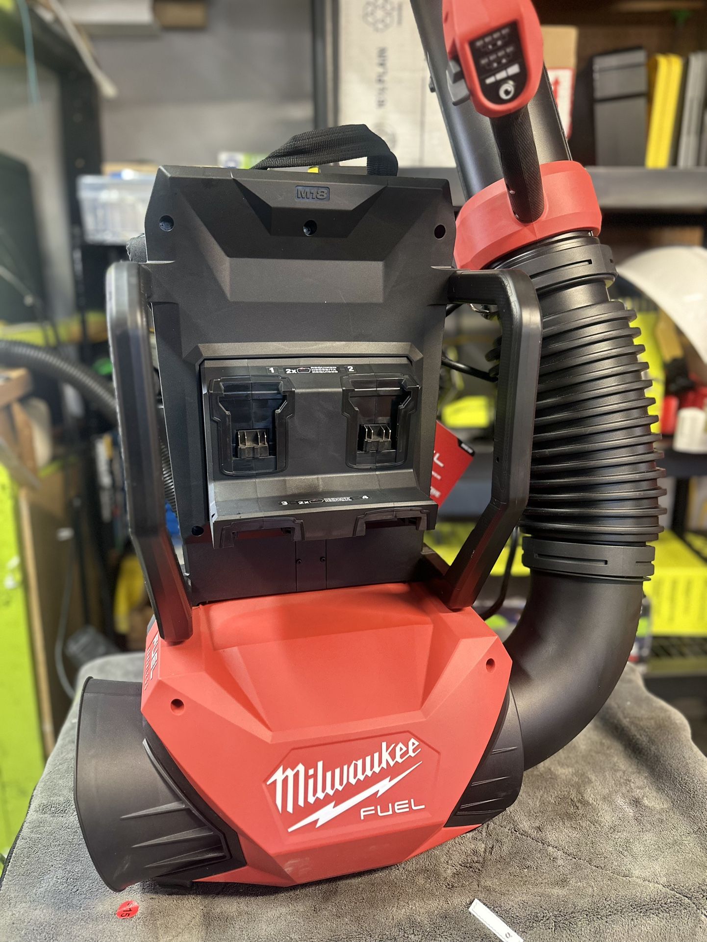 Milwaukee M18 FUEL Backpack Blower 650 CFM / 155 MPH