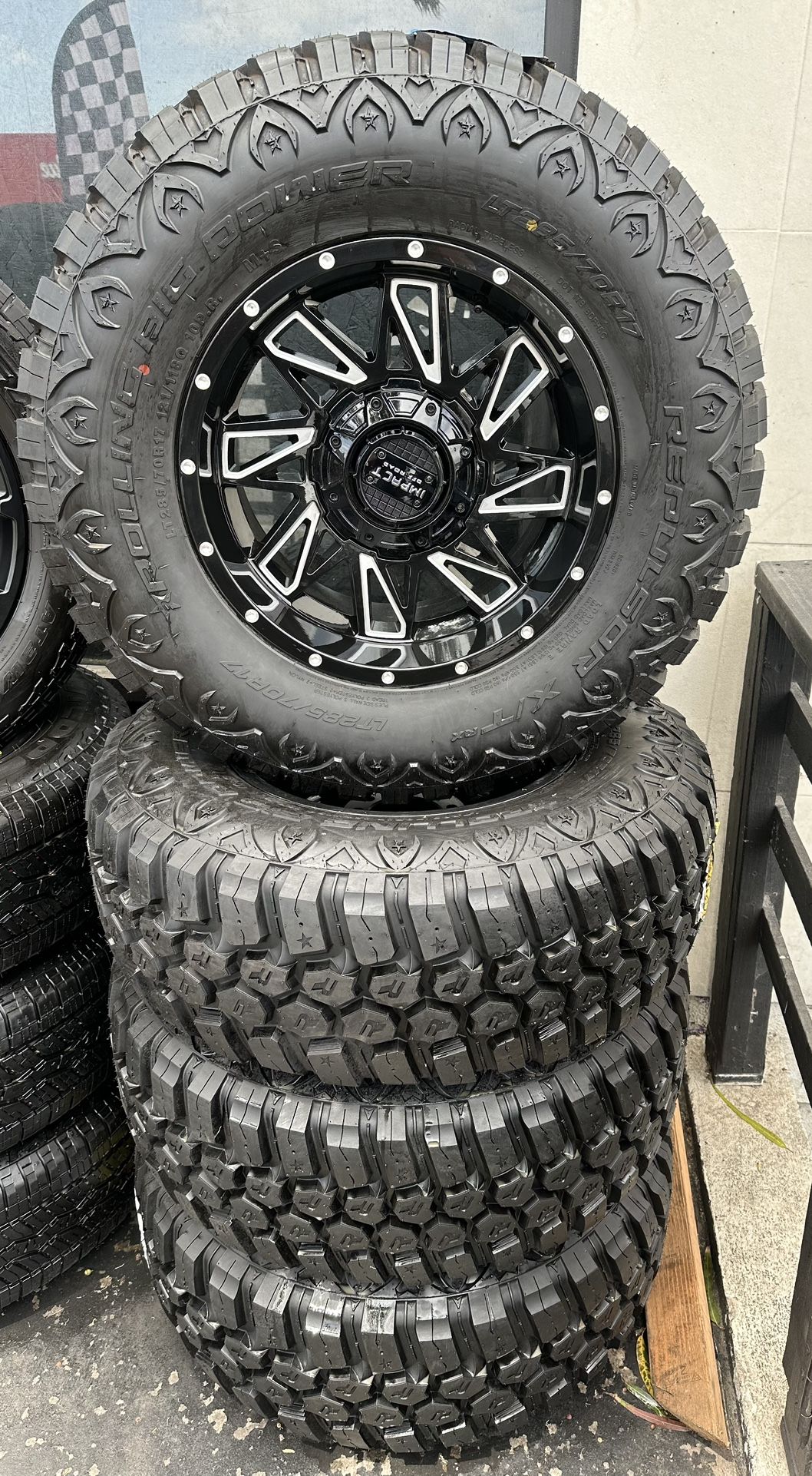 Wheeles 17x9 tire rollin big power repulsor LT285/70R17