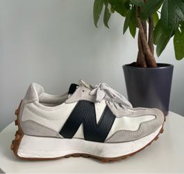 Women Size 7 New Balance 327 Sea Salt Black Shoes