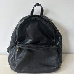 Classic Black Leather Backpack – Minimalist & Stylish