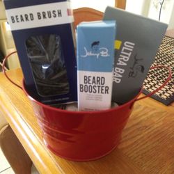 Cepillo Para Barba . Jabon Y Aceite Para El Crecimiento De La Barba