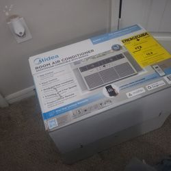 BRAND NEW Window A/C Unit