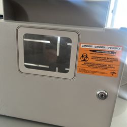 Kendall Wall Unit for 2 and 5 Quarts Sharps Container, 11.75" H x 5.5" D x 13" W 