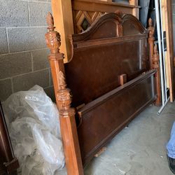 🌹🎁KING/QUEEN SIZE BED FRAME -SOLID WOOD🌹🎁