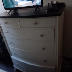 BEAUTIFUL BLACK & WHITE BEDROOM SET 