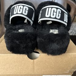 Woman’s Uggs Fuzzy Slippers 