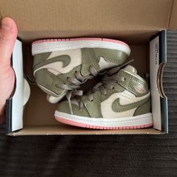 Jordan 1 Mid  GT Trooper/Bleached Coral