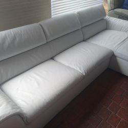 SECTIONAL GENUINE LEATHER WHITE COLOR.. DELIVERY SERVICE AVAILABLE 💥🚚💥