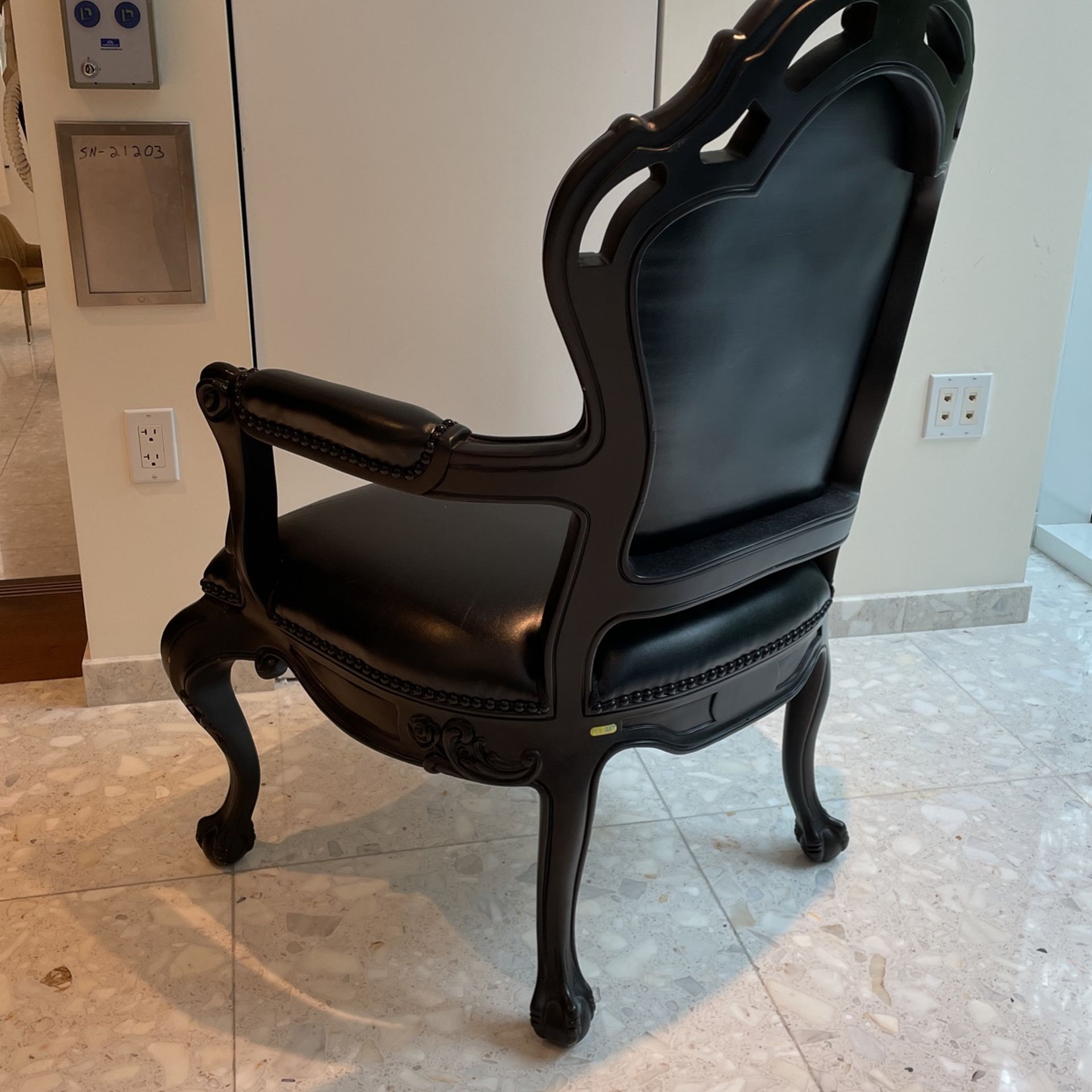 Set of 4 Chairs In Black Wood & Leather