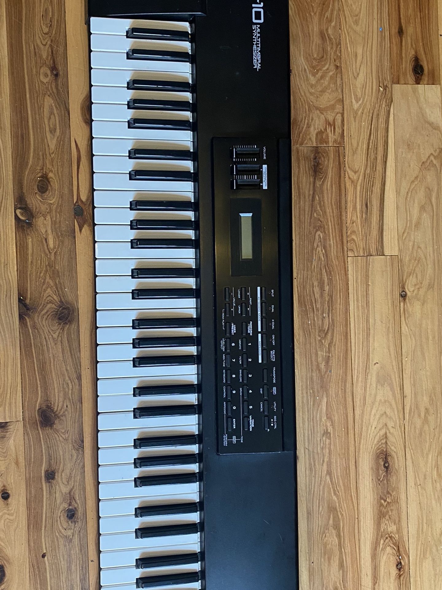 Roland XP-10 Synth