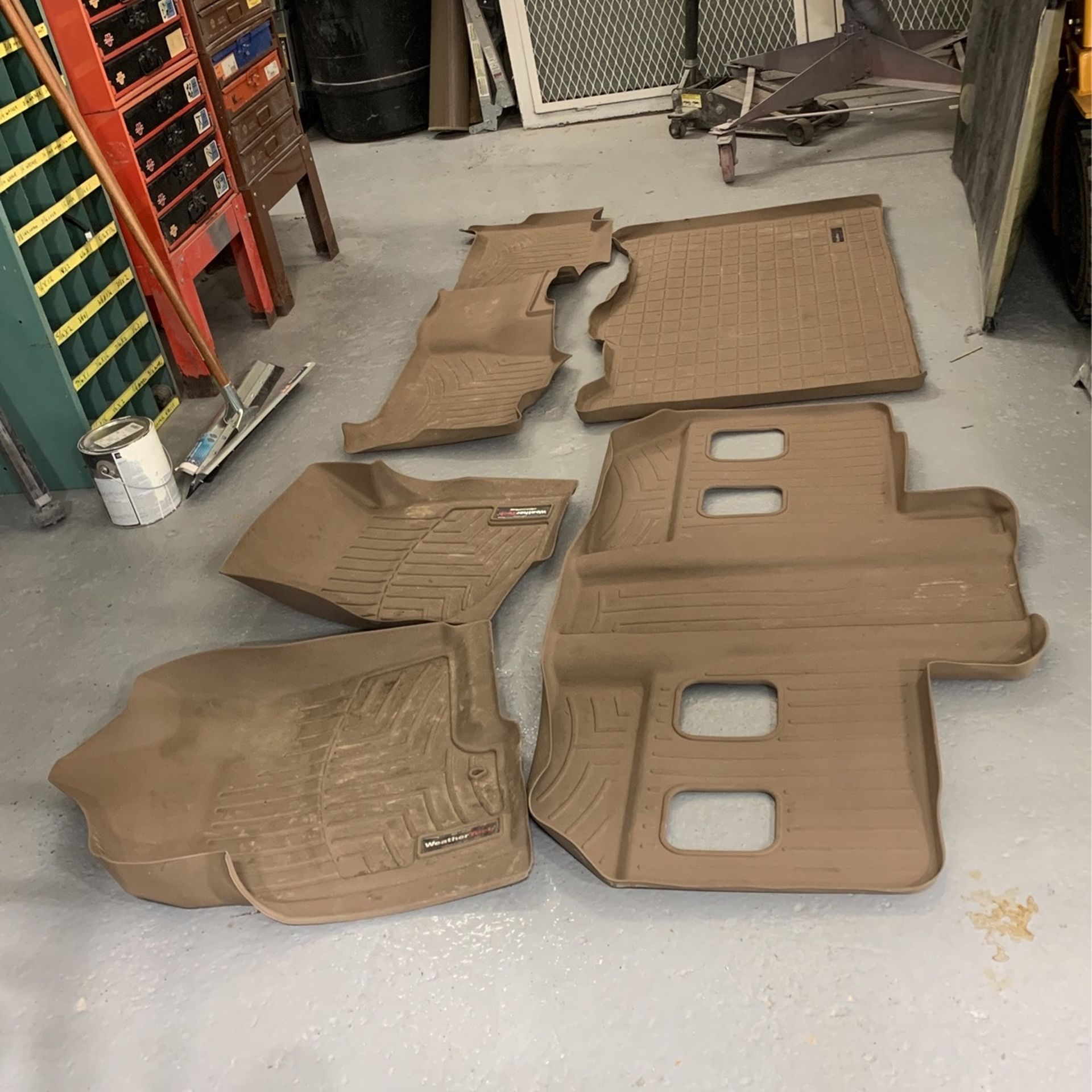 2009 Chevy Suburban Weather tech Floor Mats