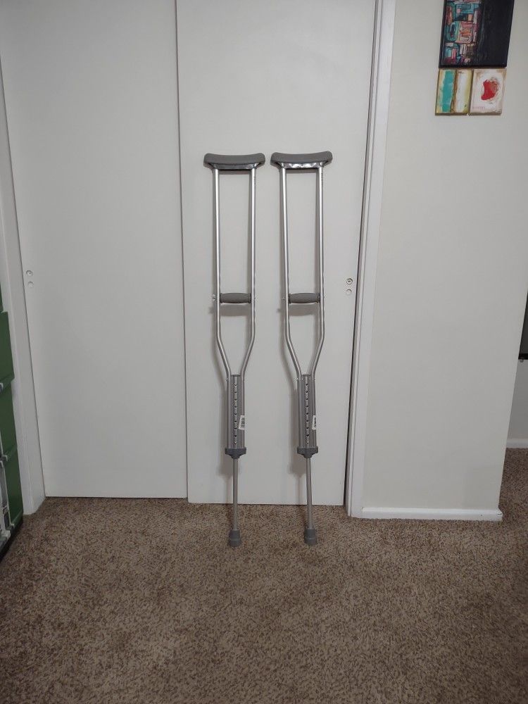 Crutches  - Adjustable Size 5'2" To 5'10"