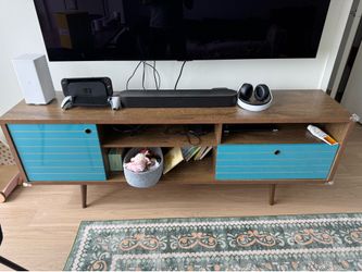 Media stand