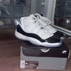 Jordan 11 Concord Size 6Y