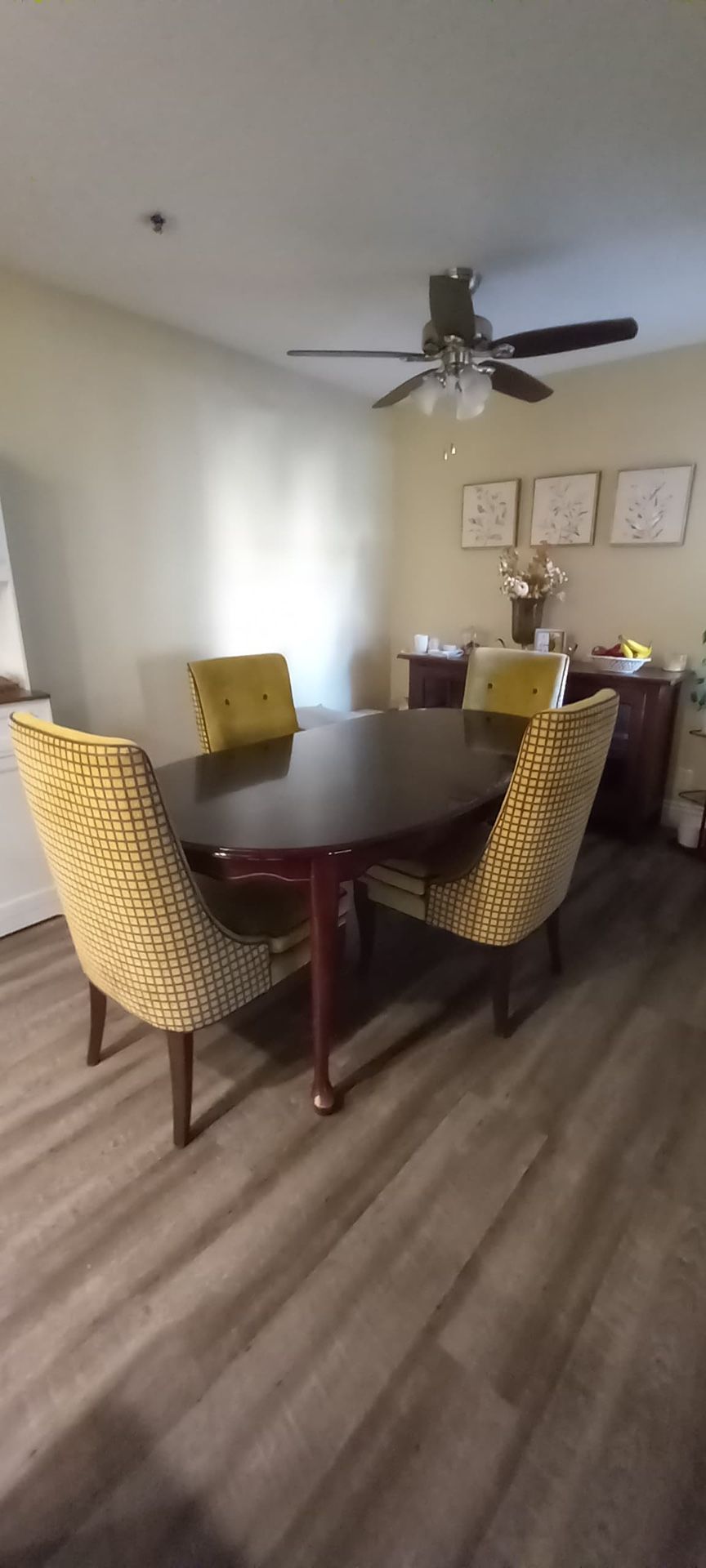 Dinning Table With 6 Upholstery Chairs 
