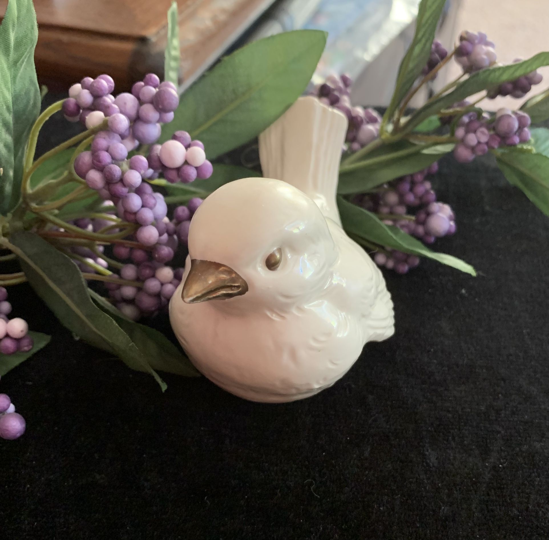 #CV73 Goebel Sparrow in White Bisque Gold Beak