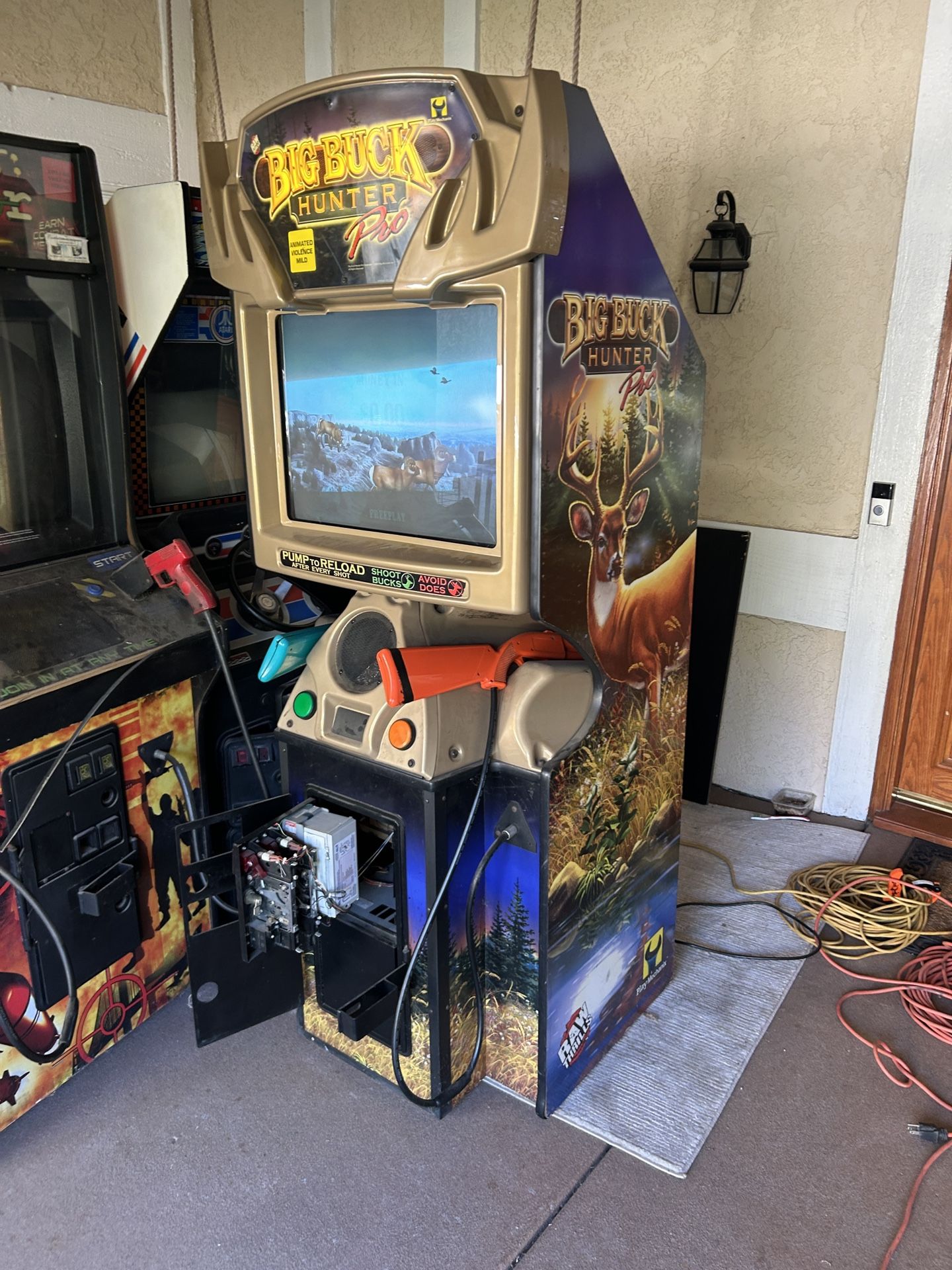 Big Buck Hunter Pro Coin Operated Video Arcade Game 