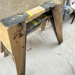 2 Saw Horses 