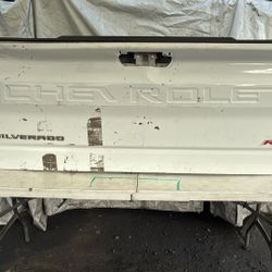 2024 Chevrolet Silverado Tail Gate 