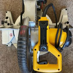 DEWALT Mitter Saw