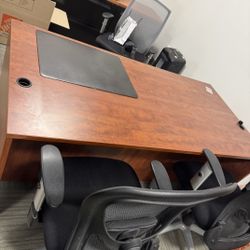 Large Desk Only (MAX QUANTITY: 3)