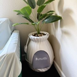 Covered litter box with decorative plant and deodorizing function 