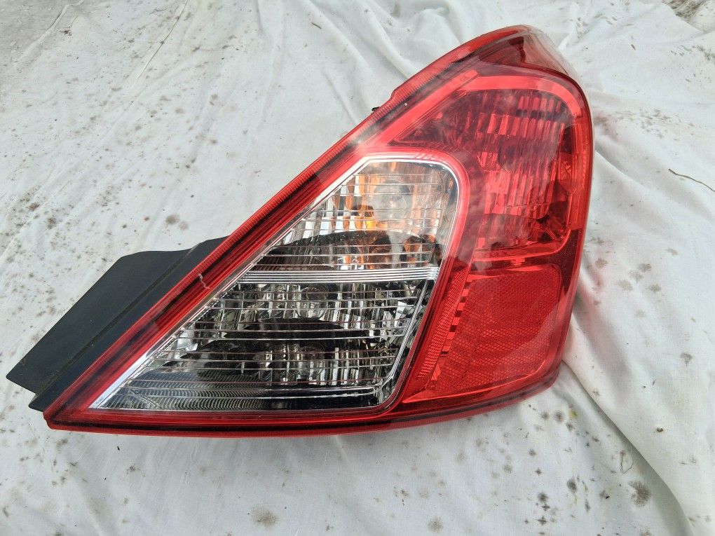 2012-19 Nissan Versa Rear Tail Light