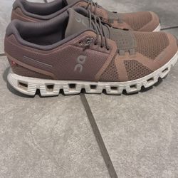 Women’s Pink On Clouds Size 6.5