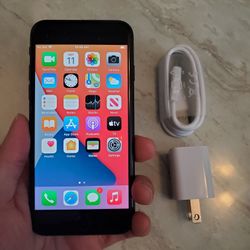 iPhone 7 - UNLOCKED - Like New  