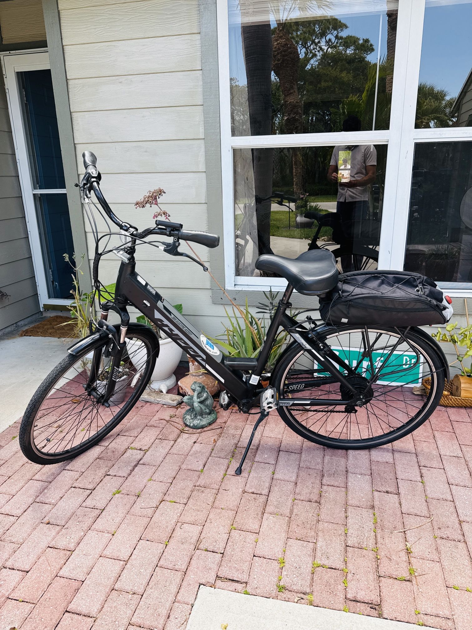 Electric Bike 6 Speed Mano Gear System //Hyper\\ Just Got A $200 Tune Up, New Breaks And Tubes And Tires!