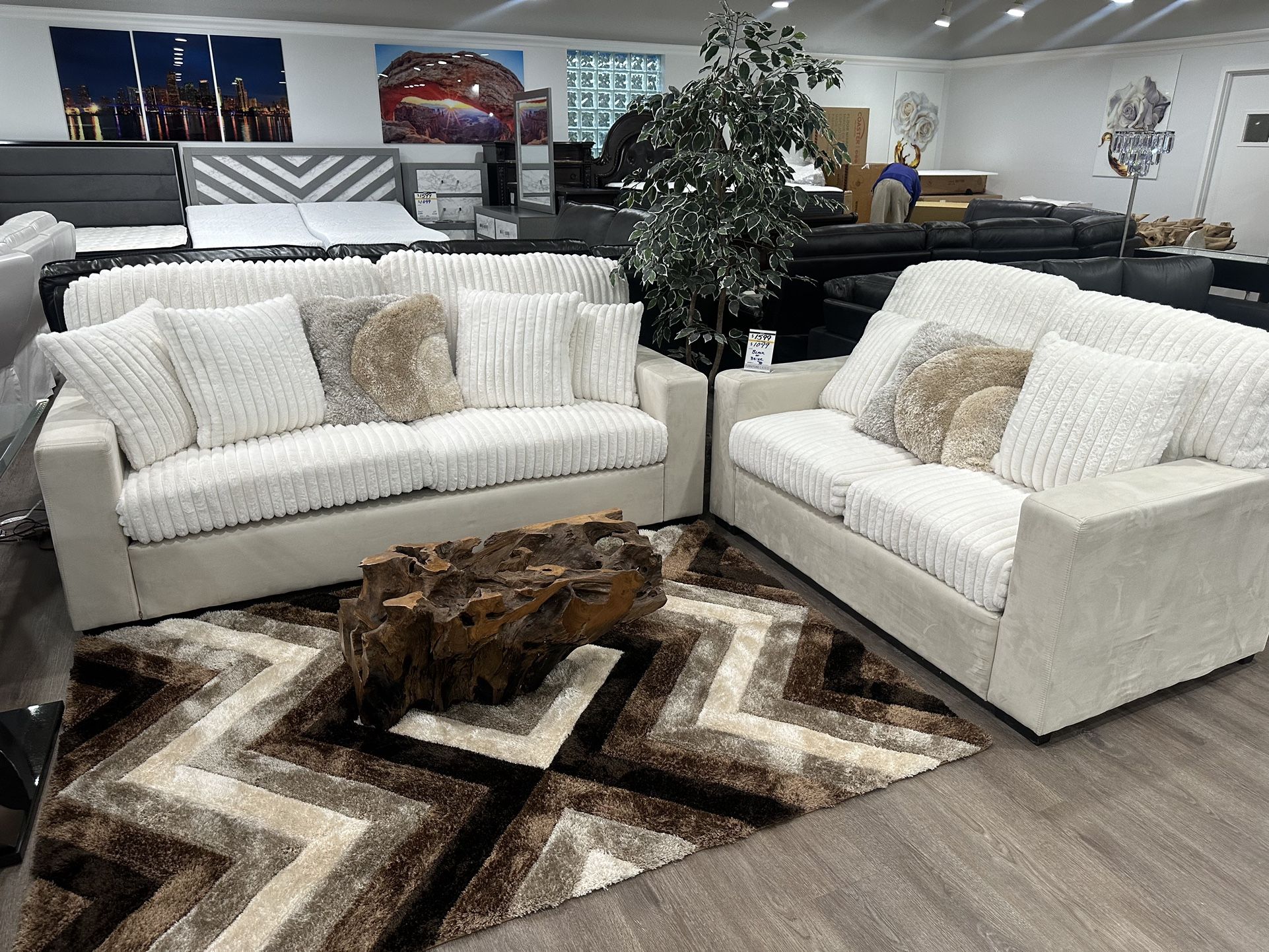 Beautiful Sofa & Loveseat Set🌟🌟 $898 For Both