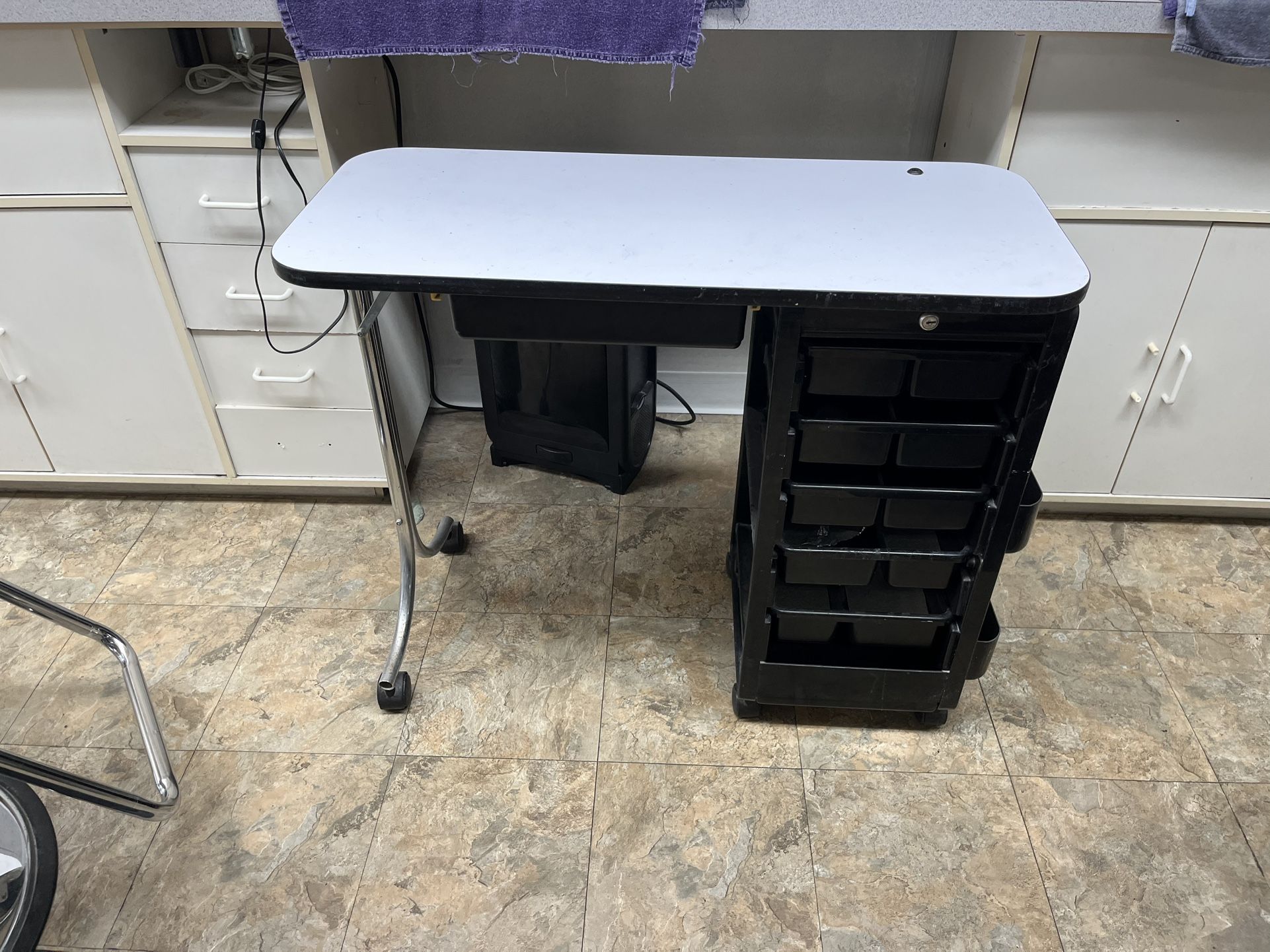 Nail Table