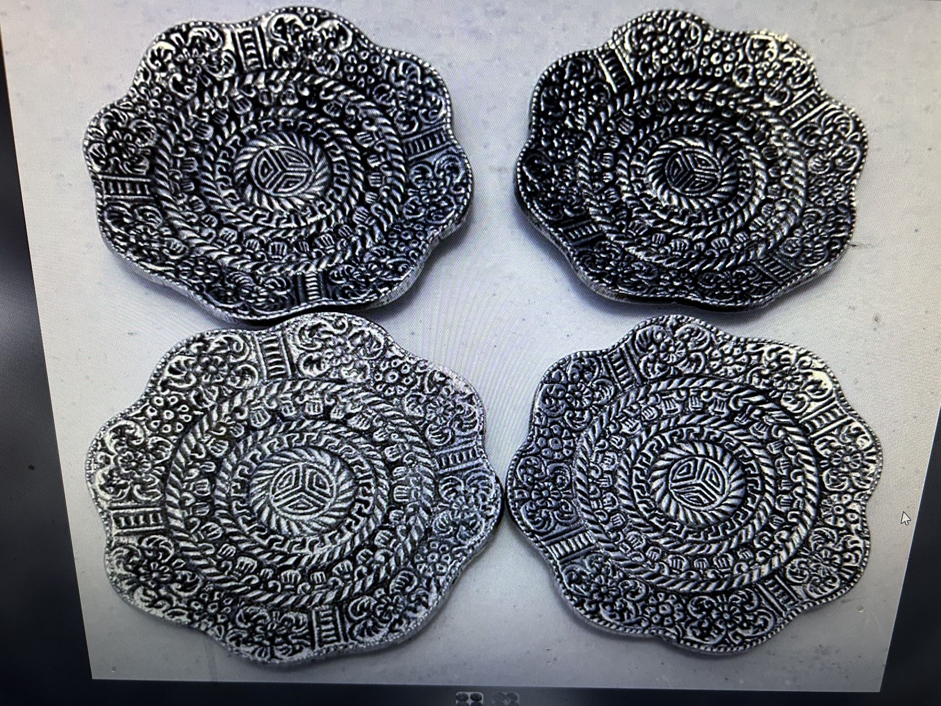 Set a four metal coasters with a really greats