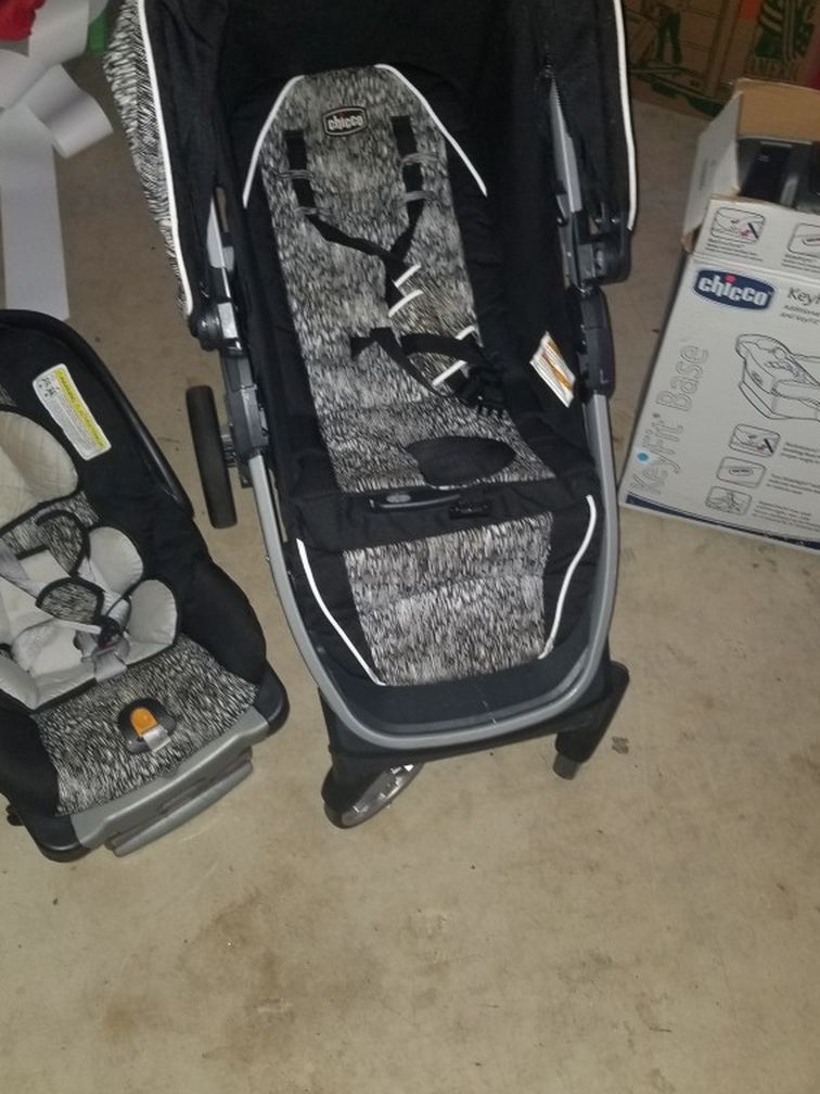 Chicco Keyfit Infant Car seat, Carrier and Stroller