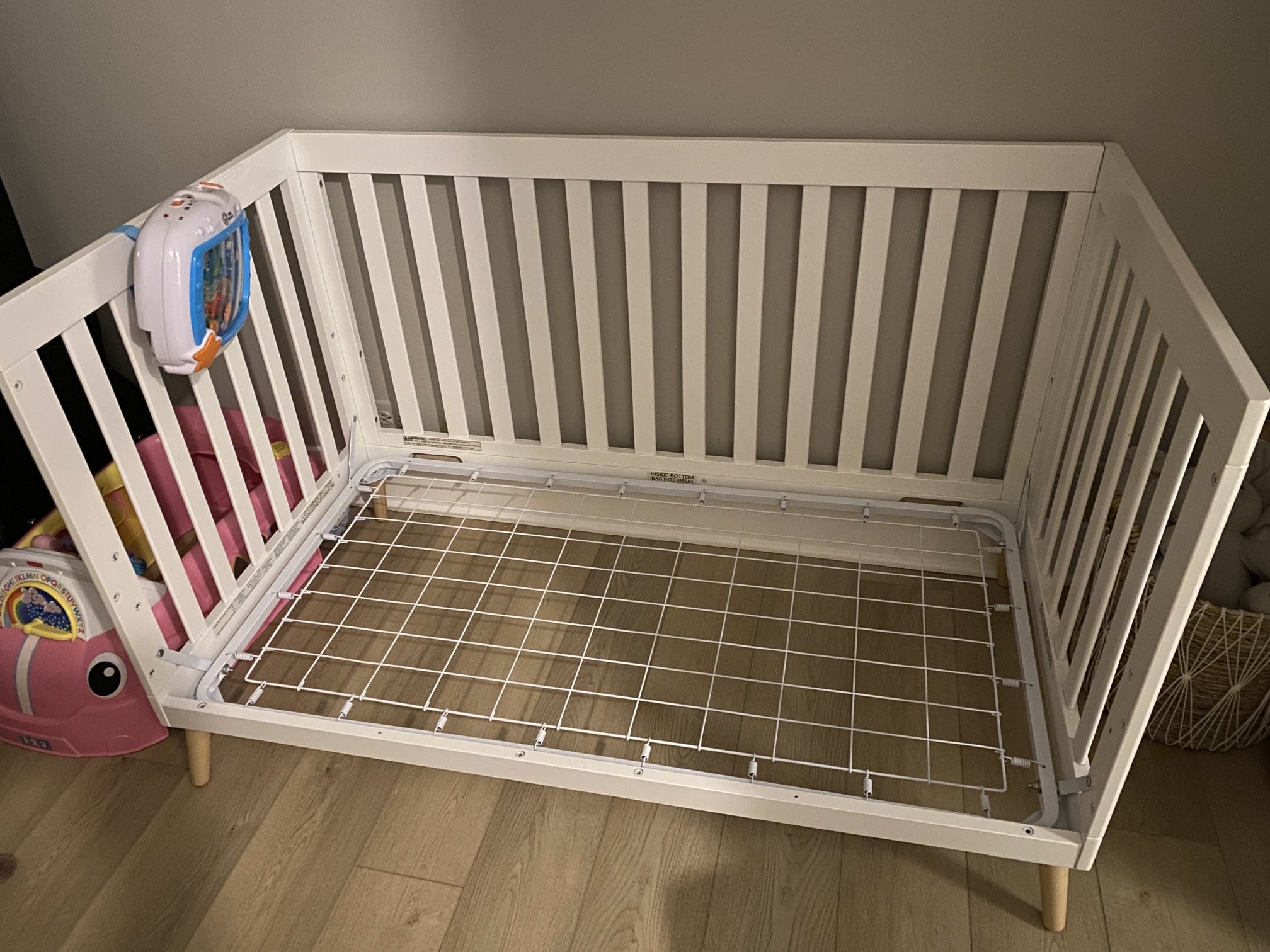 Delta Children Essex 4-in-1 Convertible Baby Crib
