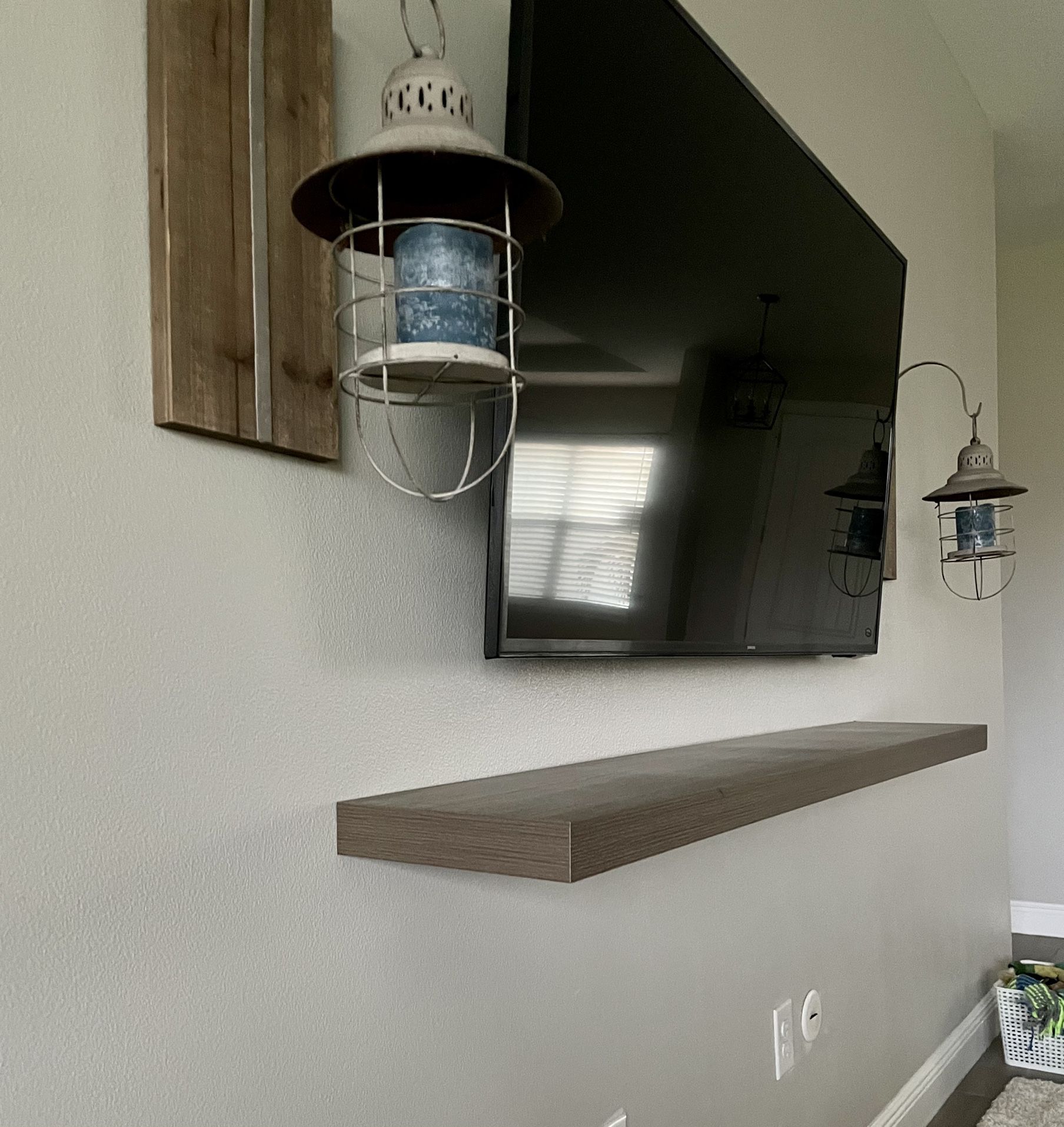 Floating Shelf - Comes With Bracket 
