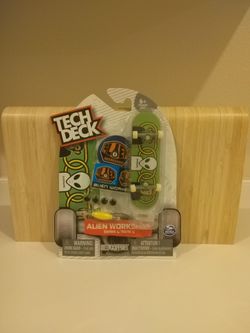 SPIN MASTER Tech Deck ALIEN WORKSHOP Skateboard Toy NIB