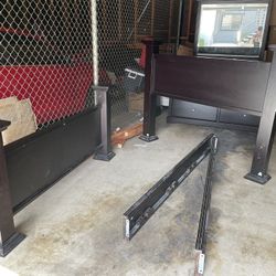 Queen Size BEDFRAME EXCELLENT SHAPE