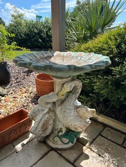 Vintage Mid Century Modern Regency Swan 🦢 Cast Concrete Bird Bath