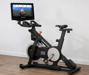 NordicTrack Commercial S22i Studio Cycle – Interactive Exercise Bike