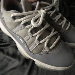 Jordan 11 cool grey size 7 great condition