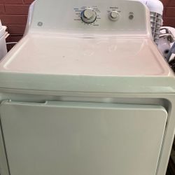 Electric Dryer, GE, Like New,  Large Capacity, Clean,Works Good, 140.00 Cash , I Can Deliver 