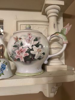 Hummingbird tea pot