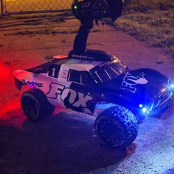 Traxxas Slash 4x4 With Charger And 3s Lipo Thumbnail