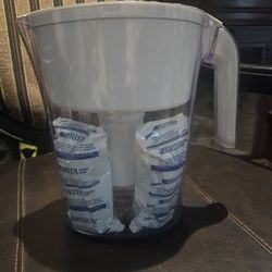Brita  Water Filter  Pitcher With 2 New Filters