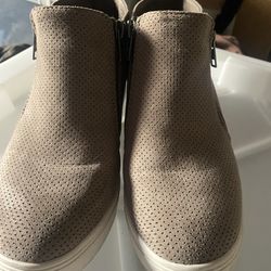 Brown suede boots size6