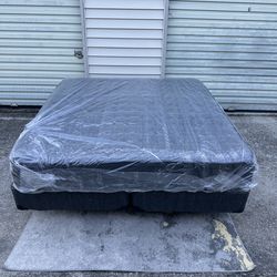 King Sealy bed with medal frame (Delivery available!)