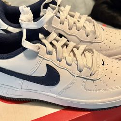 BRAND NEW Air Force 1’s - Size 6.5Y8 Women’s 
