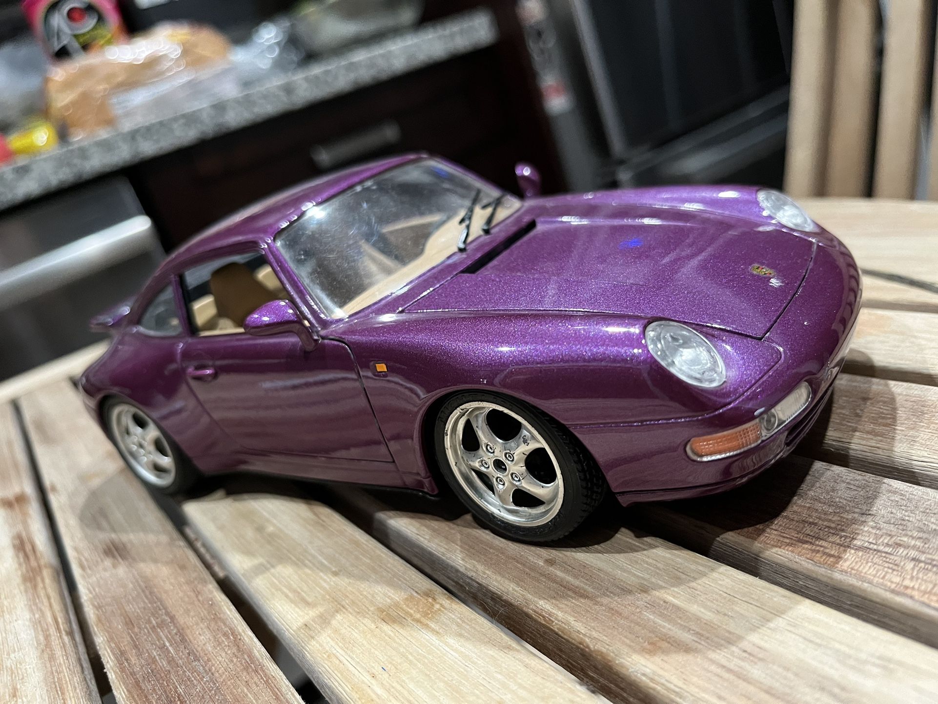 Porsche 911 1993 Carrera 1:18 Burago executive 993 Purple Spoiler